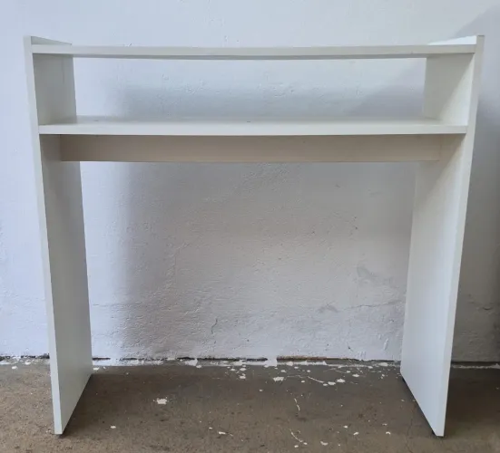 Mesa MDF, ideal para manicure.