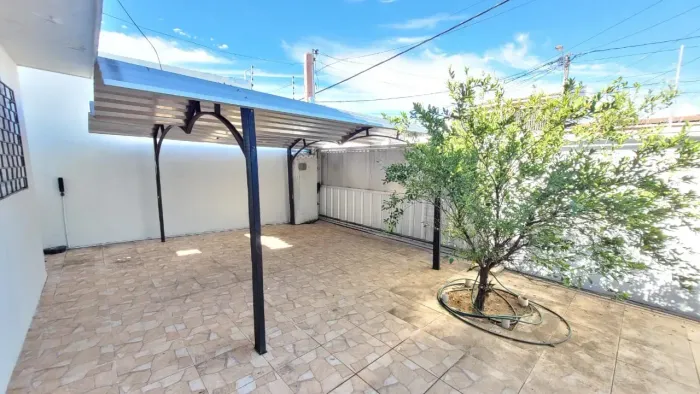 Excelente Casa com 408m² de terreno, 4 quartos, 2 suítes, 4 vagas em Lagoa Seca.