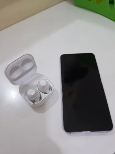 Samsung Galaxy S22 5G + Buds FE