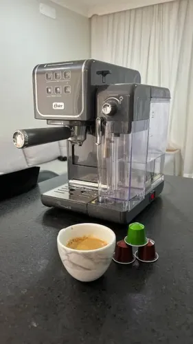 Vendo cafeteira Oster Prime Latte Nova