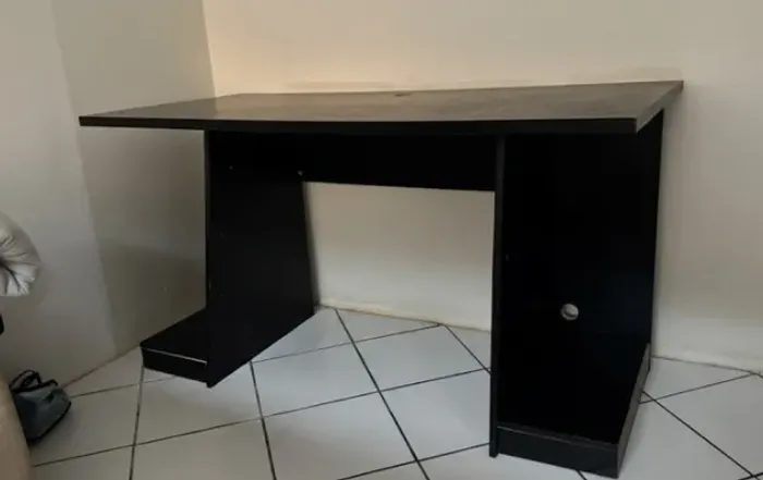 Escrivaninha Grande e Robusta - Muito Espaçosa!