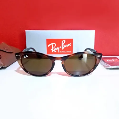 Óculos de sol Ray ban Nina Kraviz tartaruga novo