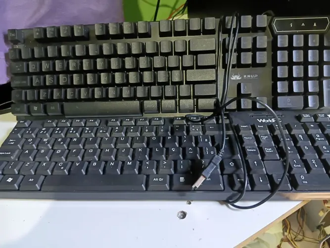 Tecladode cpu duas boa