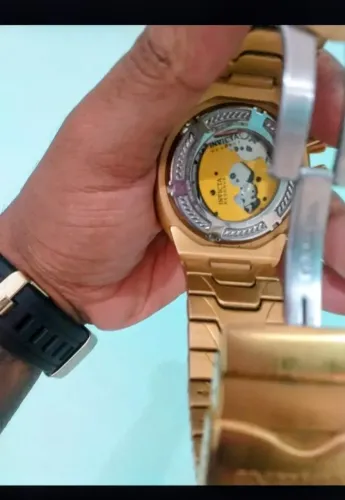 Relógio invicta primeira linha original todo banhando a ouro AA+. Troco em Xbox também