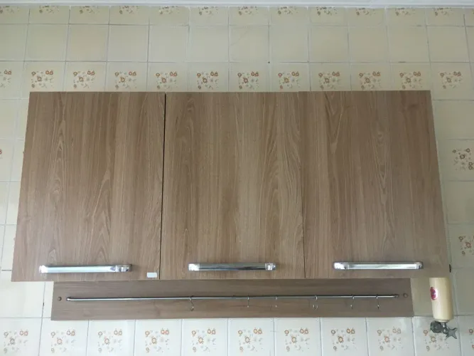 Armário aéreo multiuso