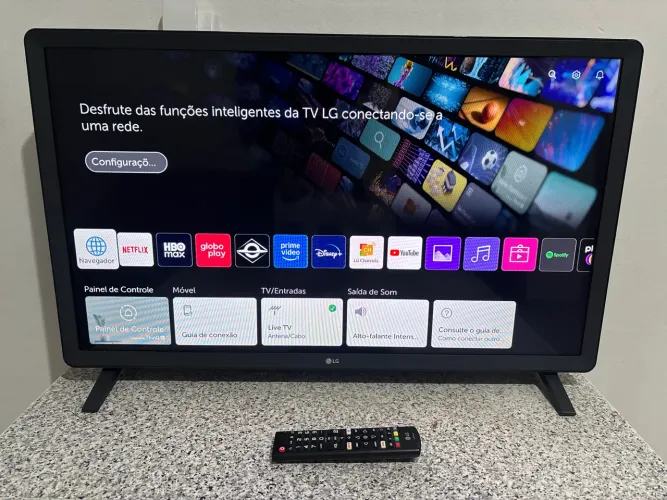 Smart TV LG 32 Polegadas Com Controle e Pés - Sem Detalhes, Pronta para Uso