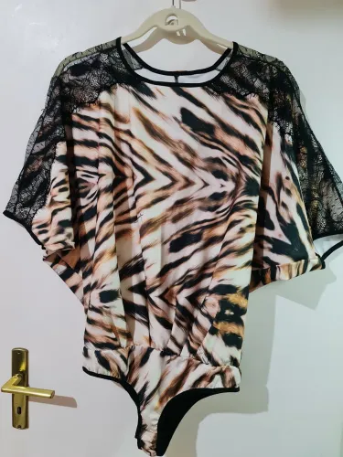 BODY LANÇA PERFUME TIGRESA NOVO SEM USO MANGAS 3/4