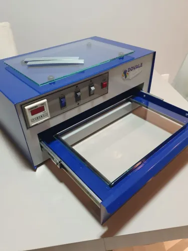 MÁQUINA PARA CONFECÇÃO DE CARIMBOS
