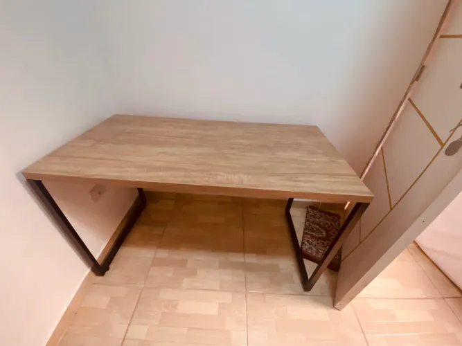 Escrivaninha 1,20 x 60 cm - Usado