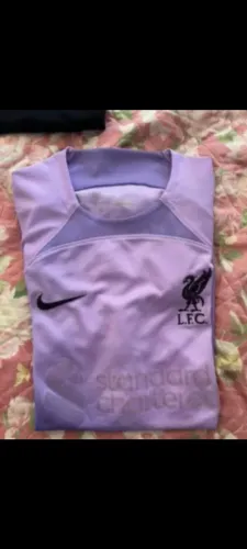 Camisa do Liverpool roxa