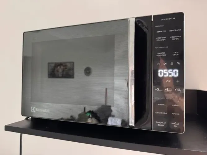 Micro-ondas Electrolux 25L Espelhado