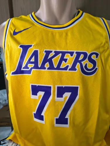 Regata NBA Lakers Luka Don?i? #77 Amarela Nova com Etiqueta