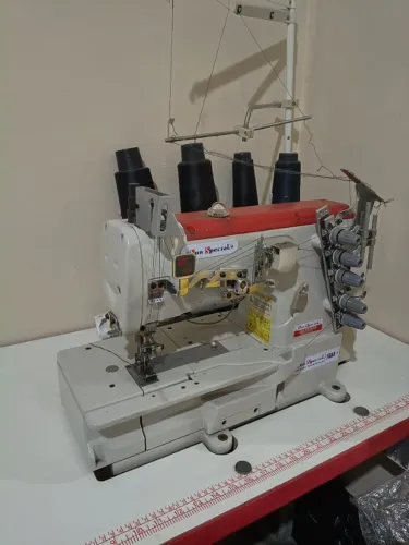 Máquina de costura Galoneira sun special.