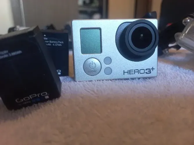 GoPro Hero3 + acessórios e bolsa.