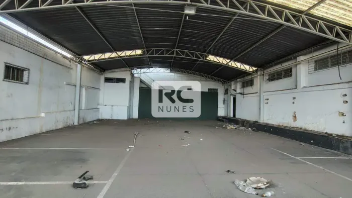 Casa comercial + Galpão no bairro Carlos Prates, com aproximadamente 500m² de área !