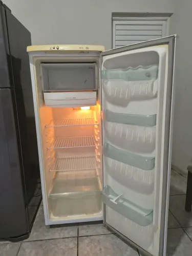 Geladeira pequena 