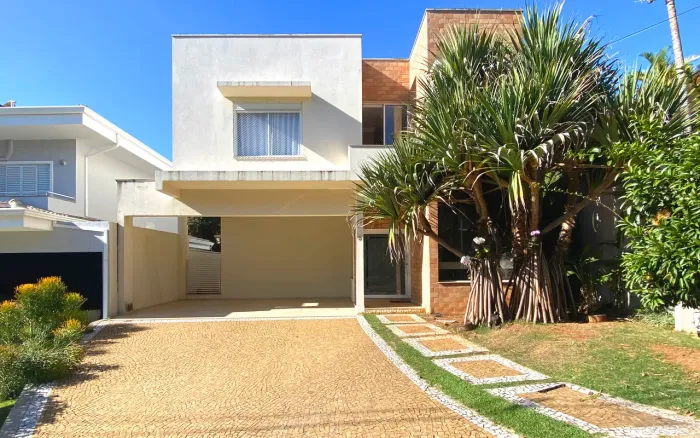 Casa em condomínio em Valinhos para venda. 4 dormitórios (2 suítes). Ao lado do colégio Po
