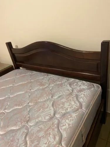 Cama de casal maciça em mogno + colchão
