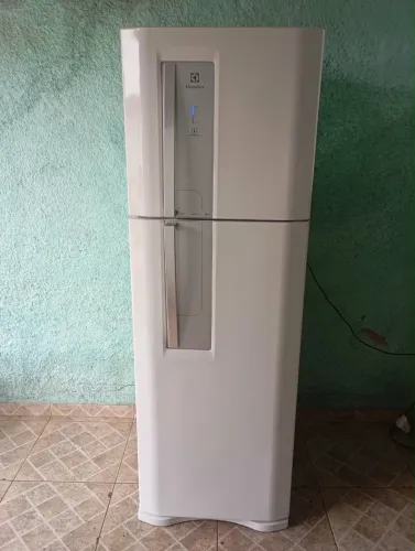 Geladeira Eletrolux 382L