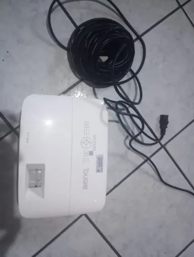 Projetor ? novo pocas vezes usado!