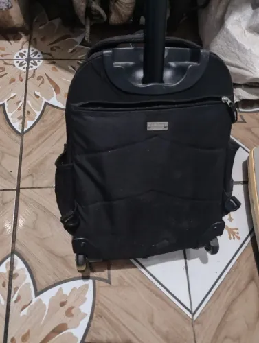 Vende-se mochila chenson com rodinhas tudo ok