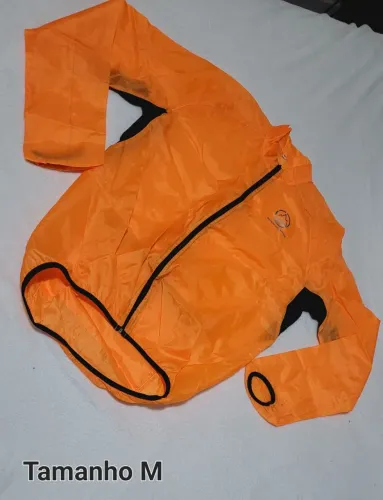 Várias roupas masculina de ciclismo