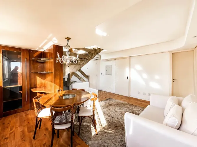 Cobertura mobiliada para alugar no Petrópolis com 2 quartos (2 suítes)