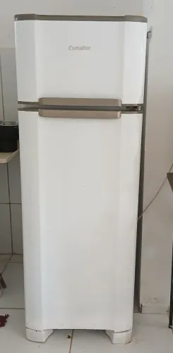 Geladeira Esmaltec Dúplex gelo seco toda boa fucionando tudo perfeitamente