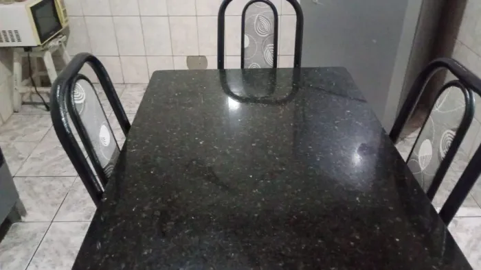 Mesa 6 cadeiras granito escuro