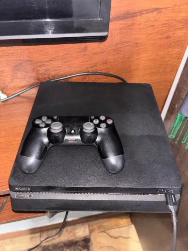 VENDE-SE PS4 SLIM 500gb c/7 Jogos e 1 controle