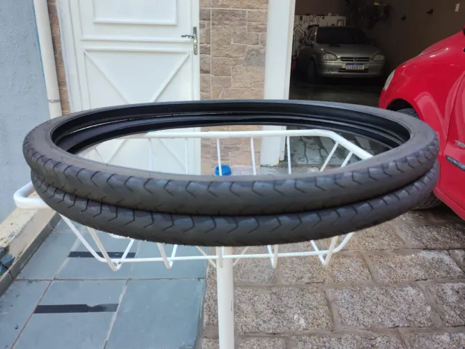 Par pneus Pirelli 700x38c + câmaras de ar 700x38/40 