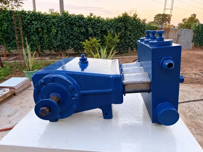 Bomba de alta pressão triplex