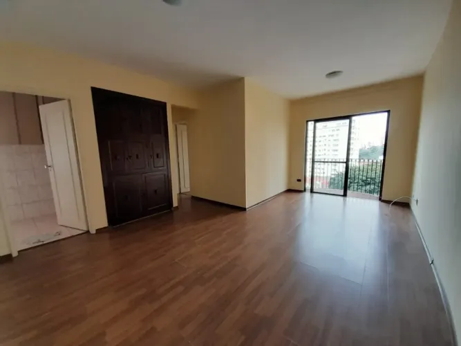Apartamento com armários nos dois dormitórios, assista ao vídeo Apartamento com armários n