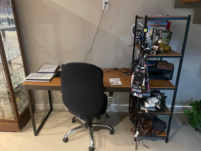 Vendo estante industrial com madeira 