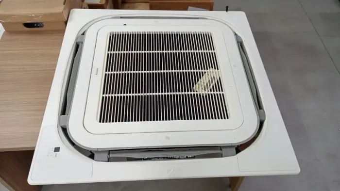 Ar Condicionado Split Cassete Daikin 48.000 BTUs Quente/Frio
