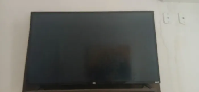 Vendo TV 43' com defeito