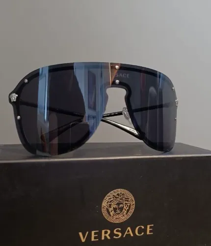 Óculos de sol modelo Versace