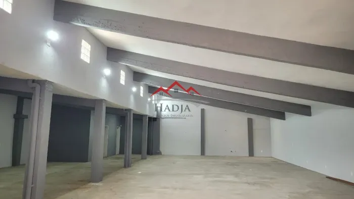 GALPÃO COMERCIAL DISPONÍVEL PARA LOCAÇÃO EM JUNDIAÍ - 1650m² e 600m² de área construída