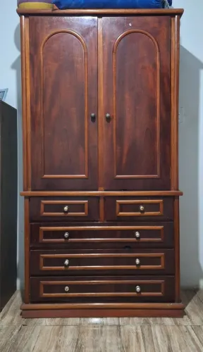 Guarda roupa antigo