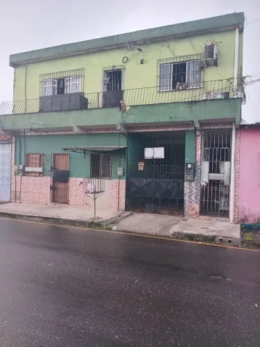 Aluguel de 1/4 para solteiro ou casal.