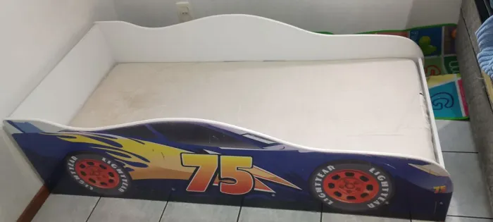 Cama infantil carro