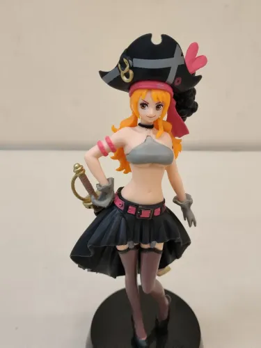 Nami - Edição Especial Red - One Piece Action Figure