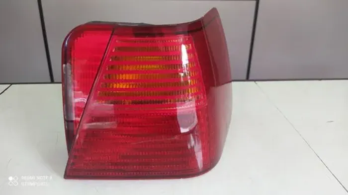 Lanterna Traseira Direita Volkswagen Santana 1999 A 2006 Direito Vermelho