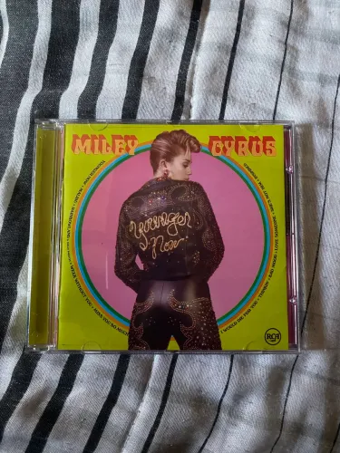 Cd miley cyrus - younger now