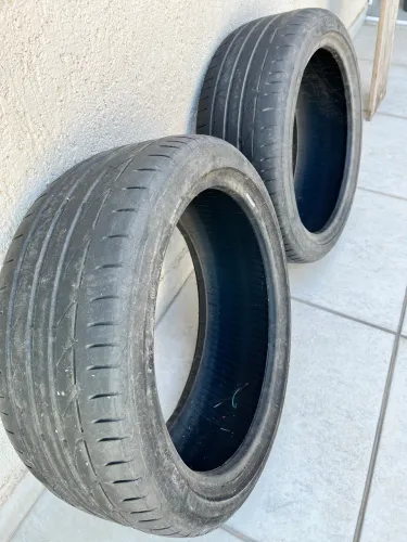 Par de pneus Bridgestone Potenza 225/40/18 meia vidas