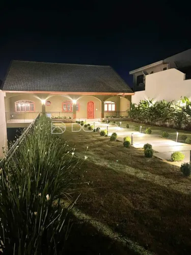 Casa à venda, localizada no bairro Neva, em CASCAVEL - PR