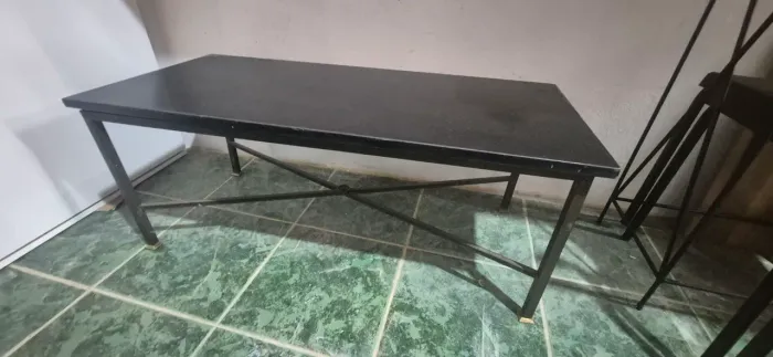 Mesinha de centro de ferro e granito