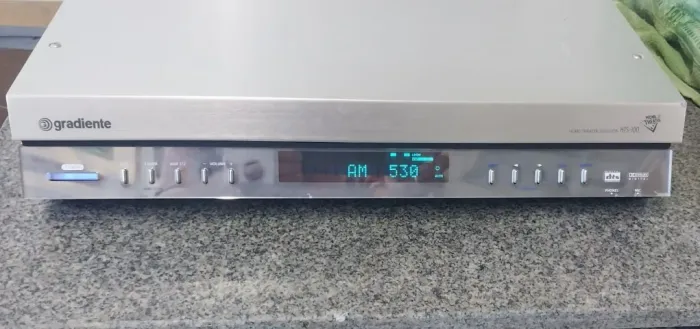Home Theater (receiver)Gradiente HTS-100 \ APENAS O APARELHO \ Funcionando!