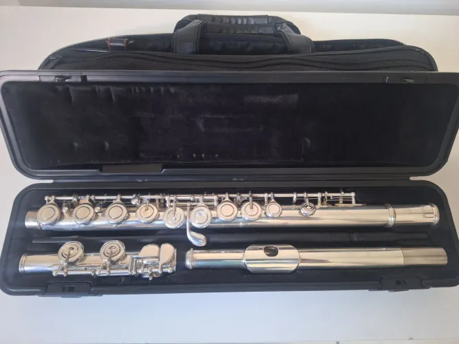 Flauta transversal yamaha 222 prateada