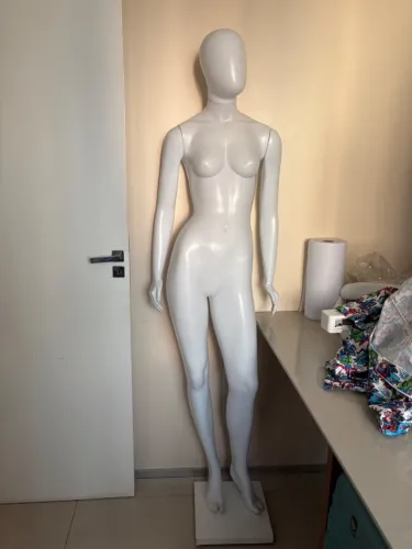 Vendo Manequim em ótimo estado! 